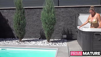 Mommy wants her big pussy smashed at primemature