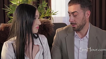 Startup founders plug a thirsty slut exec for funding