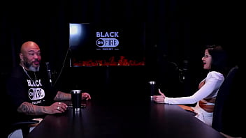 Apresentou um cliente a amiga leva a sério o que faz fez fotos só de calcinha e as censuras nas redes sociais leticia braga watch sheer red