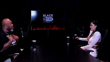 Apresentou um cliente a amiga leva a sério o que faz fez fotos só de calcinha e as censuras nas redes sociais leticia braga watch sheer red