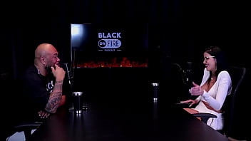 Apresentou um cliente a amiga leva a sério o que faz fez fotos só de calcinha e as censuras nas redes sociais leticia braga watch sheer red