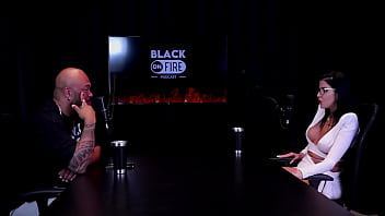 Apresentou um cliente a amiga leva a sério o que faz fez fotos só de calcinha e as censuras nas redes sociais leticia braga watch sheer red