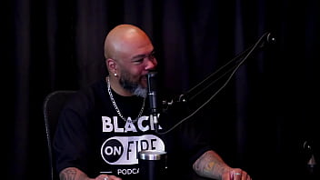 Apresentou um cliente a amiga leva a sério o que faz fez fotos só de calcinha e as censuras nas redes sociais leticia braga watch sheer red