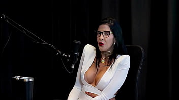 Apresentou um cliente a amiga leva a sério o que faz fez fotos só de calcinha e as censuras nas redes sociais leticia braga watch sheer red