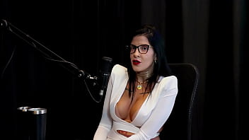 Apresentou um cliente a amiga leva a sério o que faz fez fotos só de calcinha e as censuras nas redes sociais leticia braga watch sheer red