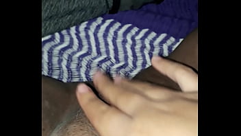 Masturbando mi mojada vagina