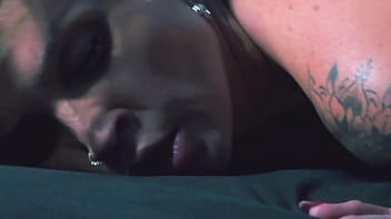 I'm dying to have warm cum on my toes