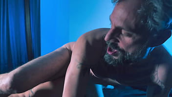 I'm dying to have warm cum on my toes