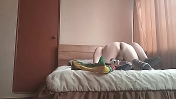 Mi primastro de mi esposo me lleva al hotel y se la chupo bien rico y después me monta hasta correrse