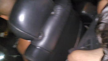 O primeiro encontro com essa casada terminou com um boquete dentro do uber ela nem esperou chegar no motel