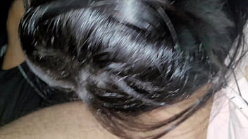 O primeiro encontro com essa casada terminou com um boquete dentro do uber ela nem esperou chegar no motel