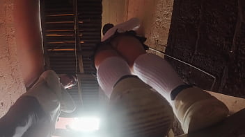 Estudiante de falda corta es grabada con celular por su profesor