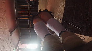 Estudiante de falda corta es grabada con celular por su profesor Estudiante de falda corta es grabada con celular por su profesor