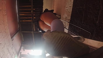 Estudiante de falda corta es grabada con celular por su profesor Estudiante de falda corta es grabada con celular por su profesor