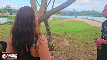 Agatha mama sexo no parque com direito a calça rasgada gratis