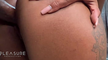 Enteada lavou a buceta para entrar na vara grossa