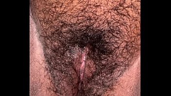 Putinha safada com a buceta peluda