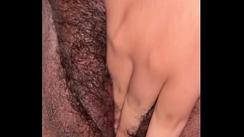 Putinha safada com a buceta peluda