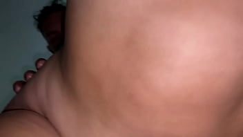 Le follo el coño de mi hijastra a ver que esta solita en casa