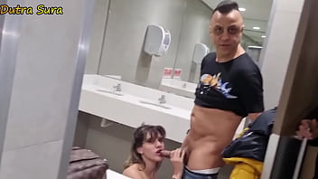 Fui no banheiro masculino da lanchonete encontrei dois paus bem duros não aguentei acabei metendo com os dois fiquei toda marcada toda hora sem parar Fui no banheiro masculino da lanchonete encontrei dois paus bem duros não aguentei acabei metendo com os dois fiquei toda marcada toda hora sem parar