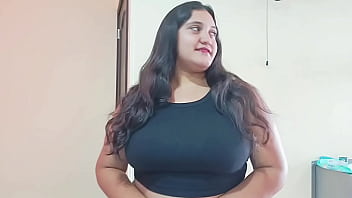 Chica es abandonada por su novio recibe ayuda y follada de un extraño