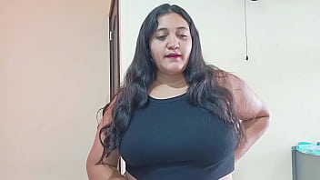 Chica es abandonada por su novio recibe ayuda y follada de un extraño