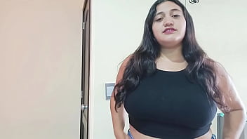 Chica es abandonada por su novio recibe ayuda y follada de un extraño