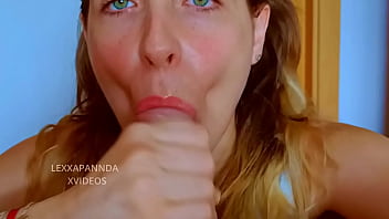 Tengo una amiga que le gusta comer mi polla y tragar el semen