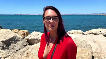 Une leçon particulière de conduite avec léa