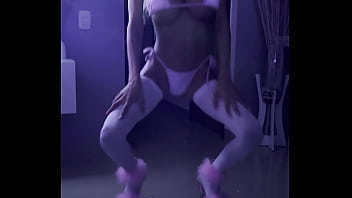 Hot doll twerks