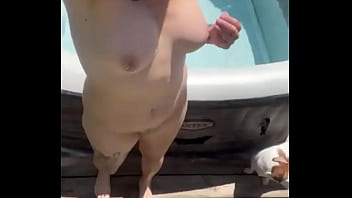 Un petit jacuzzi avant mon rendez vous coquin pour me détendre