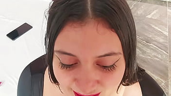 Hermanastra culona de 18 se traga mi semen luego de correrme en el condon