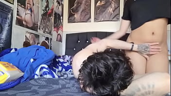 ¡le rebotó mi gran culo en la cara al nerd de mi novio