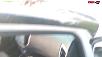 Fui arrombada por um preto do pau grande e grosso e meu marido passou na frente do carro e não percebeu sonho de corno