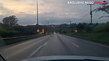 Fui arrombada por um preto do pau grande e grosso e meu marido passou na frente do carro e não percebeu sonho de corno