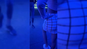 Depois da balada transamos dentro do uber e o motorista ficou so de olho