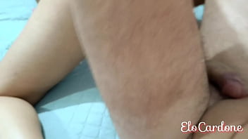 Novinha fogosa fica com a bucetinha toda arrombada