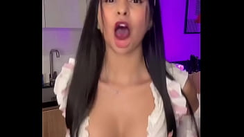 Sexy girl wants oral