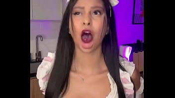 Sexy girl wants oral