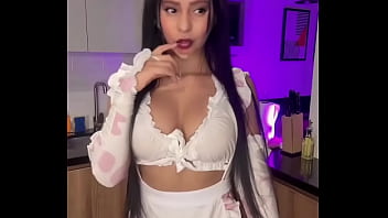 Sexy girl wants oral