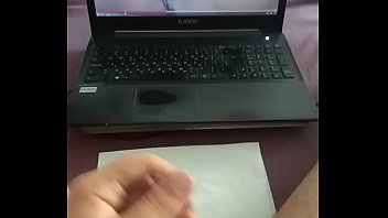 Enamorado con cuerpo de pepina