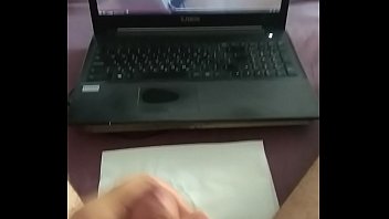 Enamorado con cuerpo de pepina