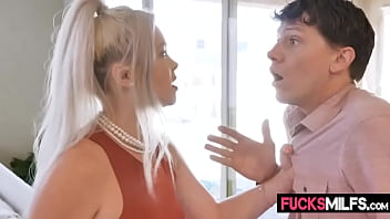 Makeout tips for stepmom