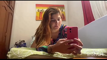 Ruiva casada aproveita que o marido corno não está em casa e fica na putaria com seu amante até gozar