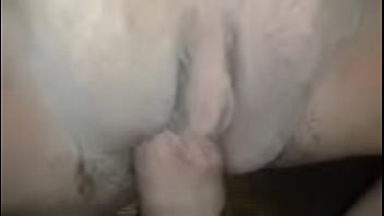 แหกหีเอาควยยัดหีให้เสียวหีจนแตกใน