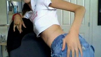 Beautiful webcam girl shows her very nice ass free porn