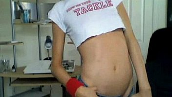 Beautiful webcam girl shows her very nice ass free porn