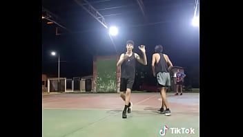 Jugador armador tira coloque y hace toque de mentor