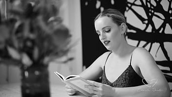 Charlie forde got her cunt eaten by amber moore as she reads