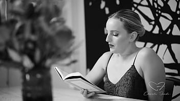 Charlie forde got her cunt eaten by amber moore as she reads